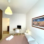 Domus Piramide روما