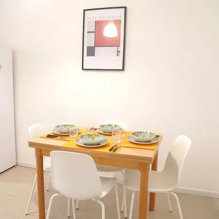 Domus Piramide דירה *